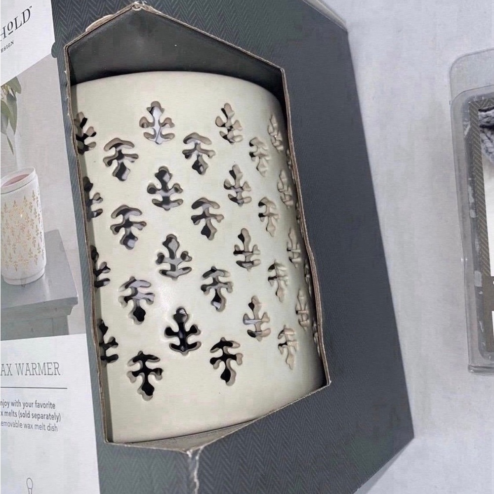 NEW Wax warmer and melts